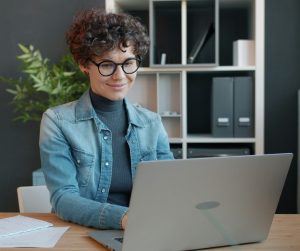A writer looking at a laptop
